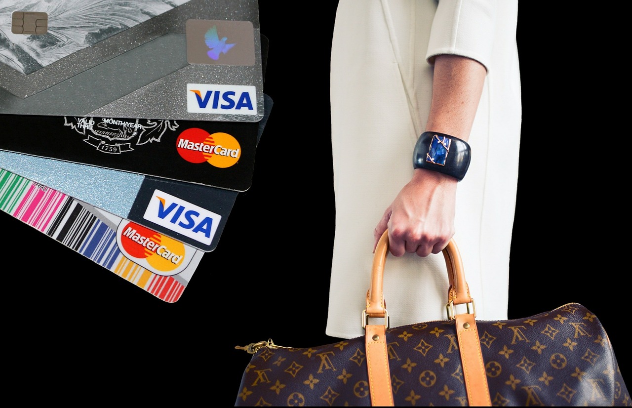 A picture of person with a bag and bank cards. 
